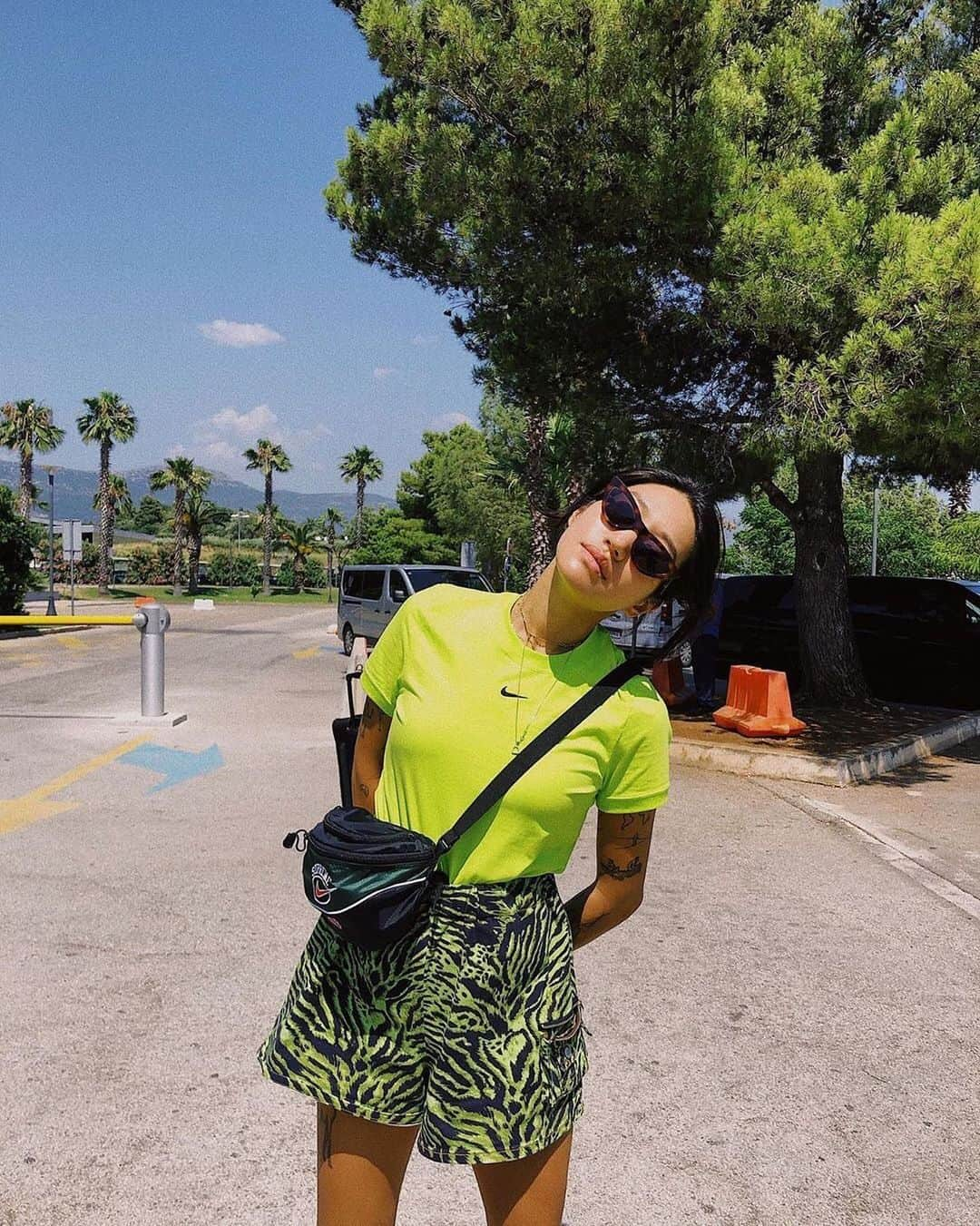 ガンニさんのインスタグラム写真 - (ガンニInstagram)「🦒 @peggygou_ in our neon lime tiger print shorts  #gannigirls #ganni」7月11日 15時14分 - ganni