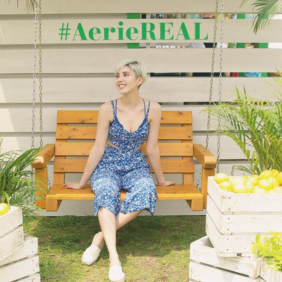 Aerie Japanさんのインスタグラム写真 - (Aerie JapanInstagram)「* Samanthaが着ているジャンプスーツはフラワープリントのクレープ地にセクシーなカットアウトを入れたデザイン。  さらっと1枚でお洒落にきまる。 *  AERIEカットアウトジャンプスーツ  Style: 7495-9697 | Color: 438  5,990円(税抜) *  @samanthamariko @saya.kagawa  #aeriejp #エアリー #ドレス #花柄 #ブルー #ワンピース」7月11日 15時19分 - aeriejp