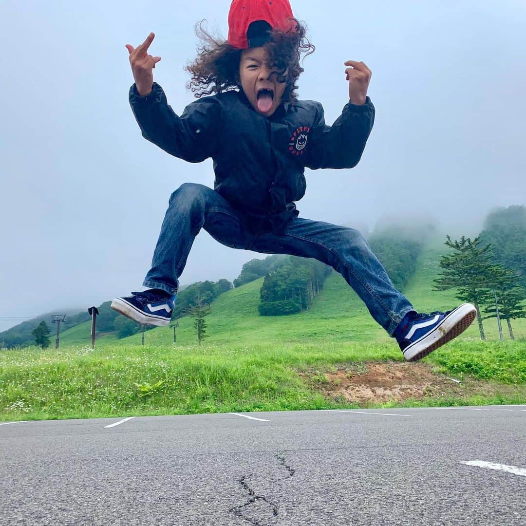 上田ユキエさんのインスタグラム写真 - (上田ユキエInstagram)「Jumping at the mountain at Nagano ⬆️ にほんだよ🐯🇯🇵🤙at Japan🐯🇯🇵🤙」7月11日 15時22分 - yukie_ueda