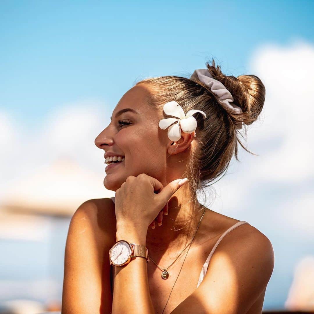 Christian Paulさんのインスタグラム写真 - (Christian PaulInstagram)「A smile is the best accessory anyone can wear. A watch is second best of course ☺️ @clairendezvous wearing her Bondi Marble Mesh Timepiece.  Captured by @perrywinklephotography 📸  #missuniverseaustralia #pinktankevents #perrywinklephotography #christianpaulwatches #christianpaul #fashion #outfitinspo #ootd #rosegoldwatch」7月11日 15時42分 - christianpaulwatches