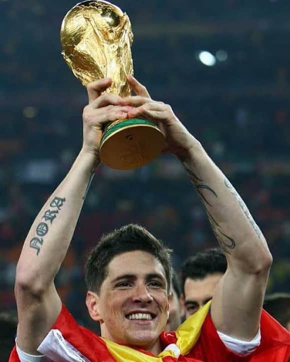 フェルナンド・トーレスのインスタグラム：「On the top of the world 11-07-2010 @sefutbol  #9añosconestrella #campeonesdelmundo #sudafrica2010」