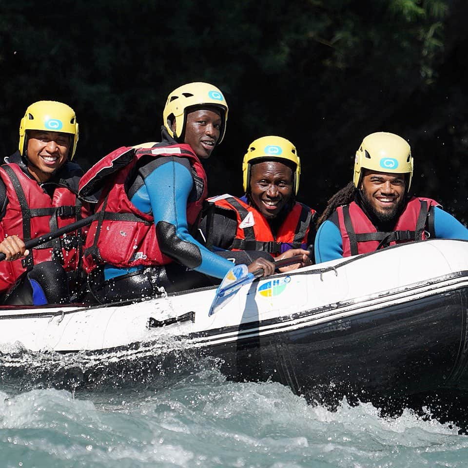 マプ・ヤンガ＝ムビワさんのインスタグラム写真 - (マプ・ヤンガ＝ムビワInstagram)「😂🌊🚣🏿‍♂️ Hier aprem, rafting avec les coéquipiers ! Excellente activité pour la cohésion de groupe et travailler le haut du corps ! 💪🏿 #rafting #preseason #stage」7月11日 15時44分 - mapou.yangambiwa