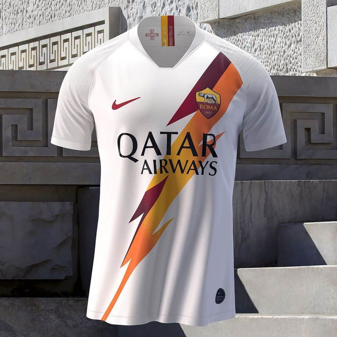 ASローマさんのインスタグラム写真 - (ASローマInstagram)「⚡️ IT'S HERE ⚡️ The 🆕 #ASRoma away kit has arrived! What are your first thoughts? 👀」7月11日 16時02分 - officialasroma