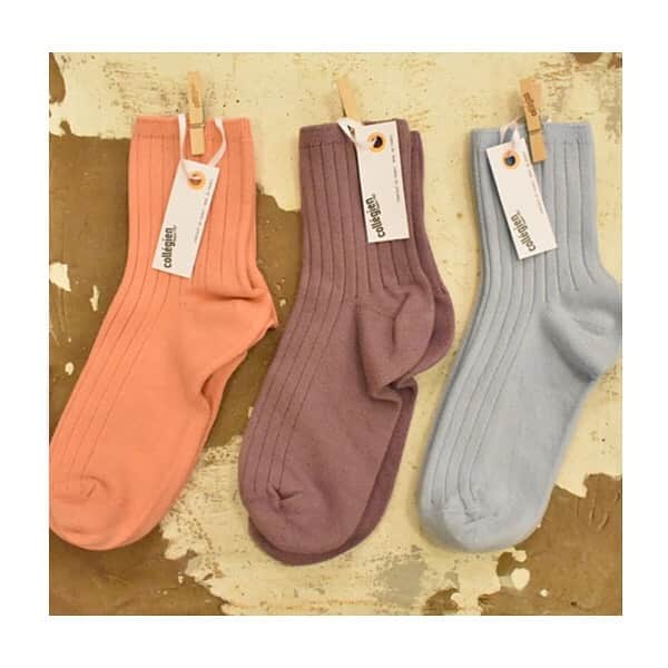 コレジアンのインスタグラム：「Dear #travelers, if you are walking around #nyc, visit the lovely @9thstvintage store in the East Village, you will find a great selection of unique vintage clothes and our women's socks collection! 😍👌 . 🇫🇷 Chers #vacanciers, si vous avez la chance de vous promener à NY, faites un saut chez @9thstvintage, vous pourrez y dénicher une grande sélection d’articles de qualité ainsi que nos chaussettes femme ! 😍👌 . Picture @9thstvintage 😘 . #collegien #collegiensocks #collegien_officiel #海外ベビー服 #ロンパース #女の子ベ ビー #女の子 #赤ちゃん #赤ちゃんのいる生活 #ベビモ #madeinfrance #extrasoft #bestsocksever #barneklær #kinderstrümpfe #kniestrümpfe #靴下 #носки #sokker #instamum #mumfashion #durable #nowaste #womensfashion #vintageclothes」