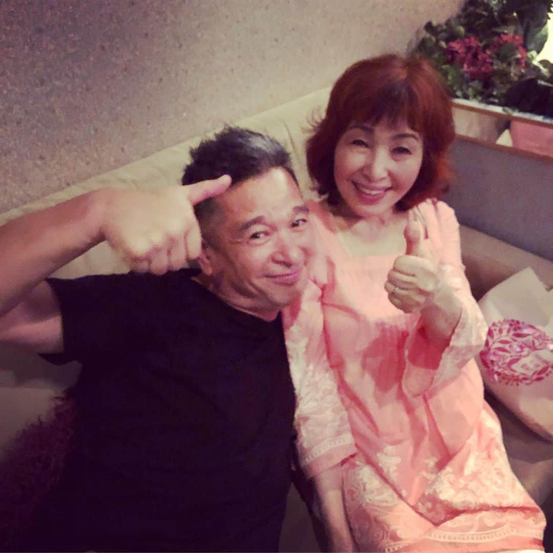 中村譲さんのインスタグラム写真 - (中村譲Instagram)「楽しい時間はあっという間。 引きこもりから回復。帰国後更に元気になったくれたので大成功！#シンガポール #日本料理 #名刺見てね #steak #japneserestaurant #singapore #hightea #フラトンベイホテルシンガポール #thefullertonbayhotel #brother #family #friends」7月11日 16時05分 - joechan1515