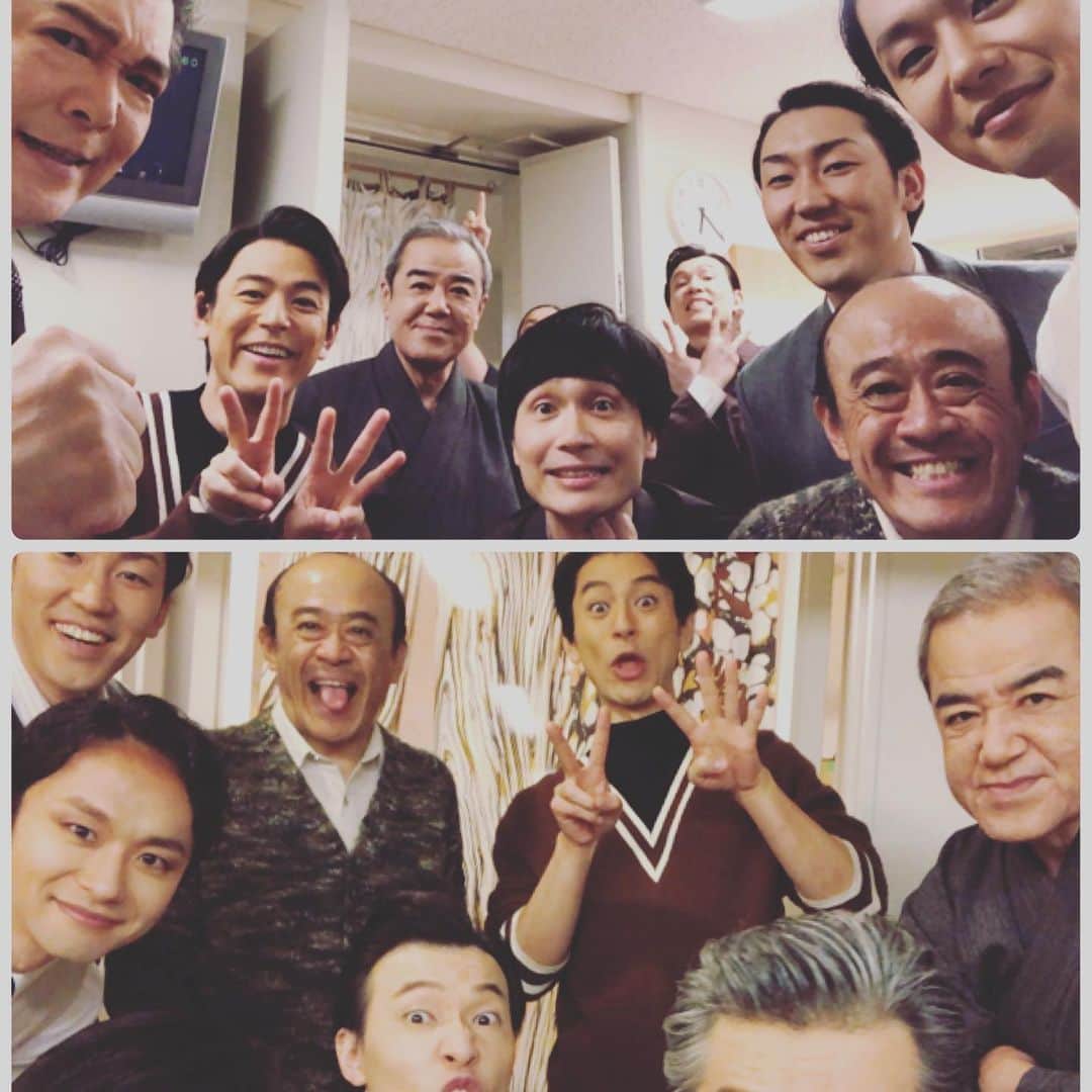 三上市朗のインスタグラム：「で、兵庫公演7ステージももちろん開演10分前にみんなで写真を撮る事は忘れてないわけです。 #キネマと恋人」