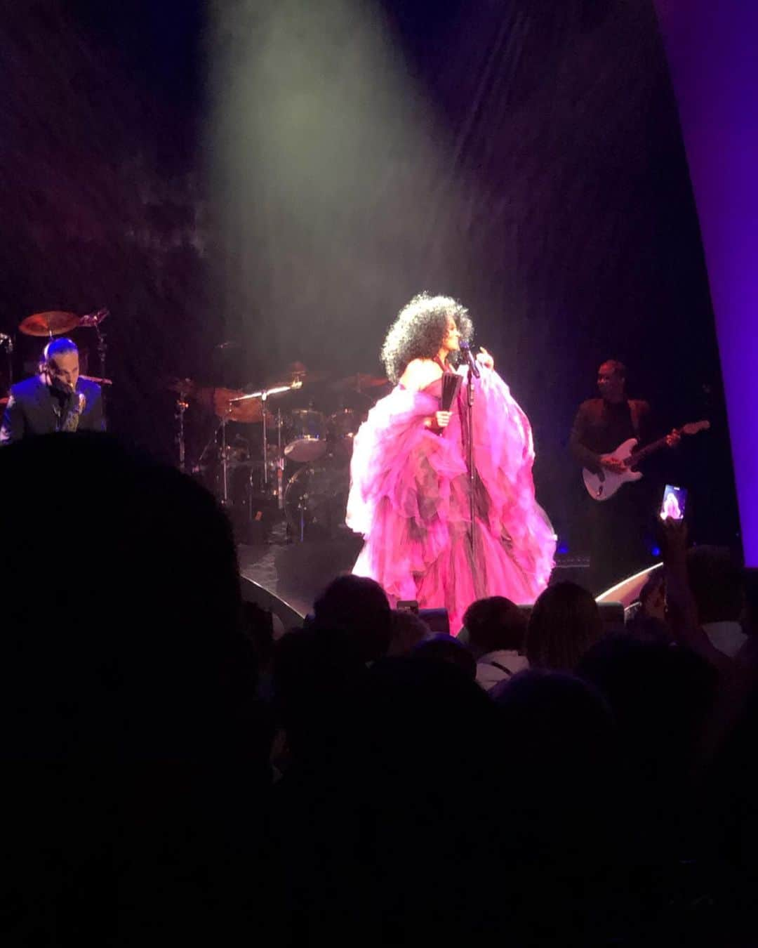 ジェニファー・ハドソンさんのインスタグラム写真 - (ジェニファー・ハドソンInstagram)「Ok now how am I suppose to calm down after this moment ! @dianaross concert」7月11日 16時29分 - iamjhud