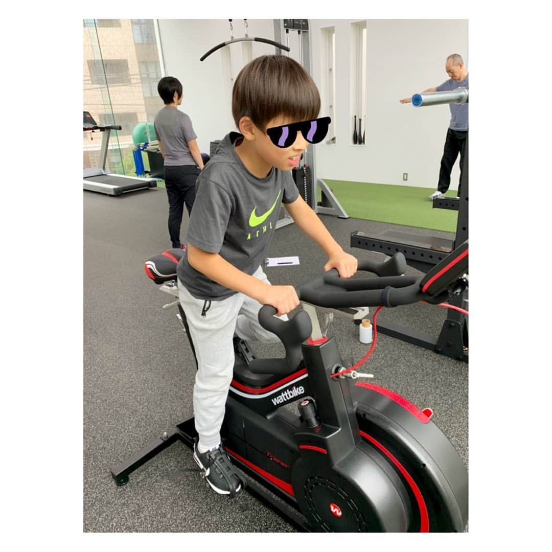 森田麻恵さんのインスタグラム写真 - (森田麻恵Instagram)「9歳と5歳もトレーニングデビュー🏋🏻‍♂️🏋🏻‍♂️ ここのジムでは12歳以上ジュニアパーソナルトレーニングも受けられるそう！ @asidepromotions  https://asidepromotions.co.jp/  #子供達とトレーニング #俄然やる気でついてきた #筋トレ #筋トレママ #ワークアウト #パーソナルトレーニング #ジュニアパーソナルトレーニング #ジム #エーサイド #駒場東大前 #代々木上原 #workout #personaltraining #asidesandc #gym #gymtime #gymlife #gymgril #sons」7月11日 16時33分 - morita_mae