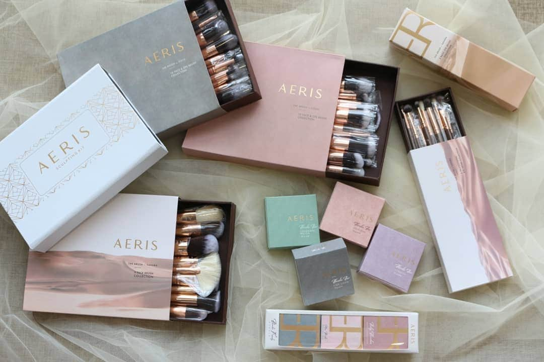 Aurelさんのインスタグラム写真 - (AurelInstagram)「Haii guyss, lanjut giveaway yang kemarin. Aku mau bagi2 brush cantik ini yang seharga 4juta buat comment yang terunik atau terlucu loohhh. Yukkkk ikutan comment di bawah sini nanti aku pilih yaaa 🥰 Goodluck manteman 💞」7月11日 16時40分 - aurelie.hermansyah