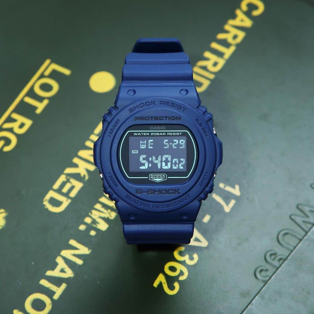 G-SHOCKさんのインスタグラム写真 - (G-SHOCKInstagram)「SPECIAL COLOR  マットネイビーのワントーンにブルーのアクセントをオン。モードからカジュアルファッションシーンまで活躍する、新しいDW-5700。  Navy one-tone coloring with blue accent color. This new DW-5700 can match casual styles as well as mode fashion.  DW-5700BBM-2JF  #g_shock #dw5700 #backtobasics」7月11日 16時52分 - gshock_jp