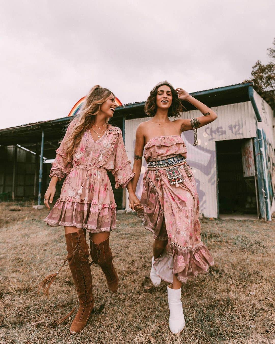 SPELLさんのインスタグラム写真 - (SPELLInstagram)「How to festival twin with your BFF 🌸💕 ~ Swipe for outfit details #spellfestivalstyle」7月11日 16時45分 - spell
