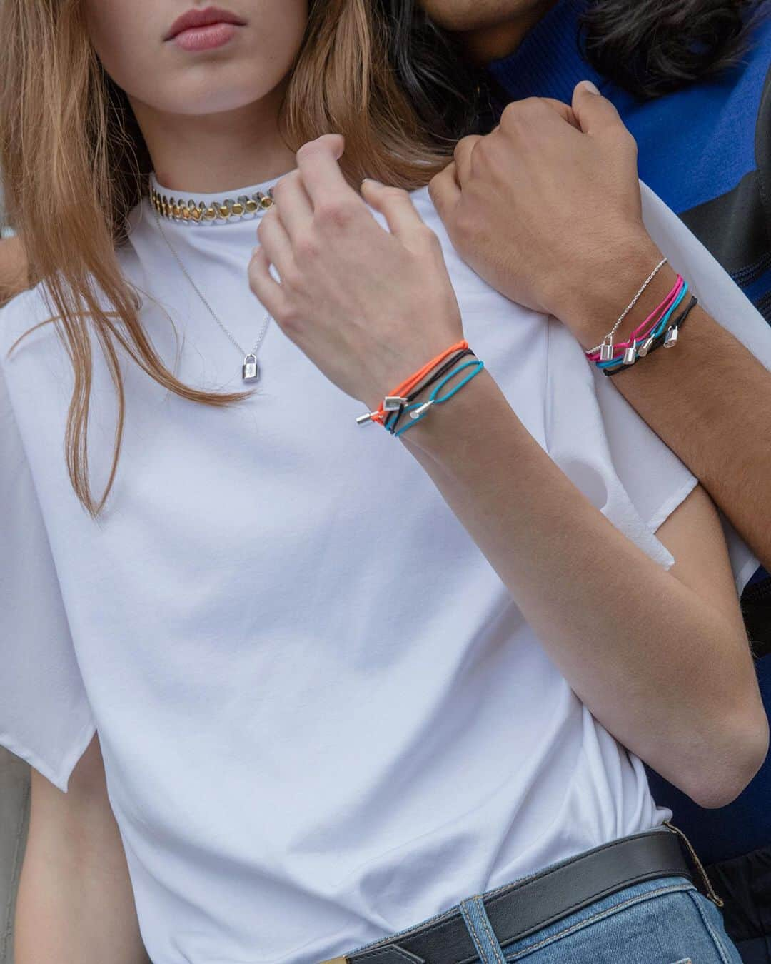 ルイ・ヴィトンさんのインスタグラム写真 - (ルイ・ヴィトンInstagram)「More than a symbolic gesture. Every purchase of a #LouisVuitton Silver Lockit bracelet supports @UNICEF’s mission to support millions of vulnerable children. #MAKEAPROMISE via link in bio.  UNICEF does not endorse any brand, product or service.」7月11日 17時12分 - louisvuitton