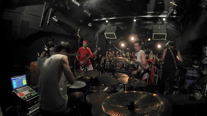 Bunta のインスタグラム：「🥁♨️🥁 #totalfat #eggbrain #airflip ＃drumforhappy #yamahadrums #zildjiancymbals」