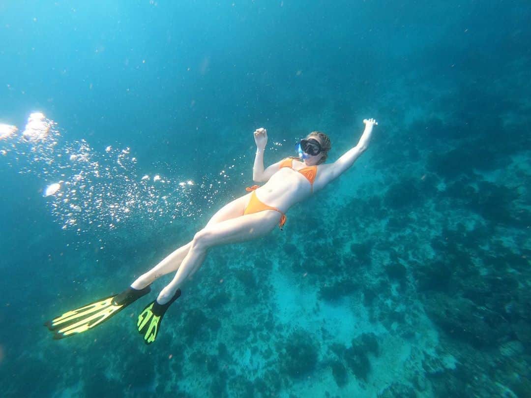 エミリー・シーボームのインスタグラム：「Sea you soon  #ocean #water #diving #beach #underwater」