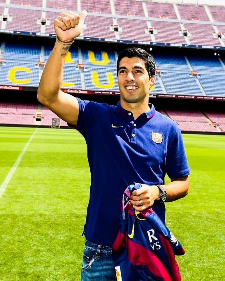 FCバルセロナさんのインスタグラム写真 - (FCバルセロナInstagram)「🔙 #OnThisDay in 2014 @luissuarez9 was presented as a Barça player. 🇺🇾 2️⃣4️⃣7️⃣ games 1️⃣7️⃣7️⃣ goals」7月11日 17時27分 - fcbarcelona