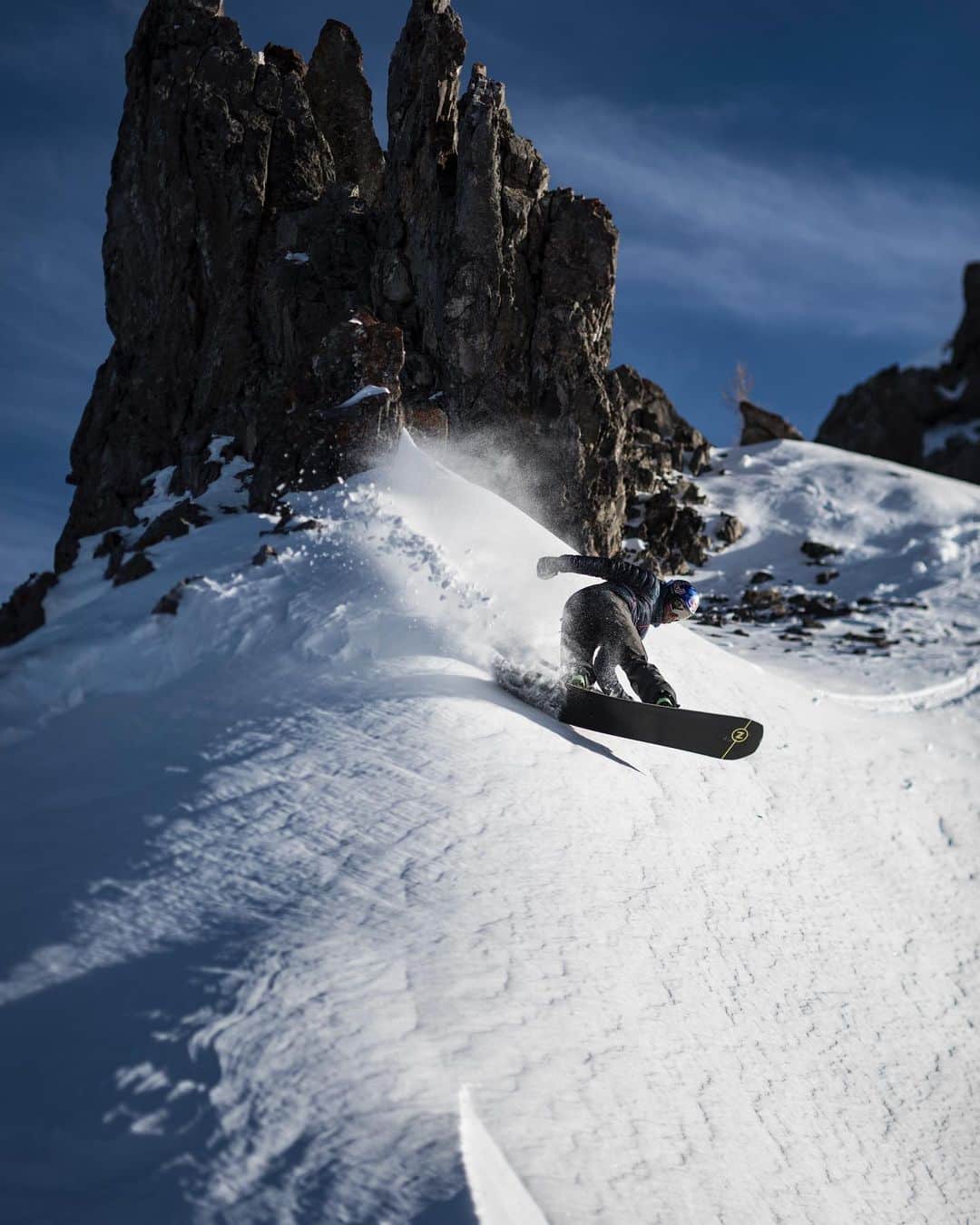 レッドブルのインスタグラム：「never not loving snow content 😎 🏂: @pierrevaultier 📷 : @domdaher #redbull #snowboarding #power #snow #thrillseeker」