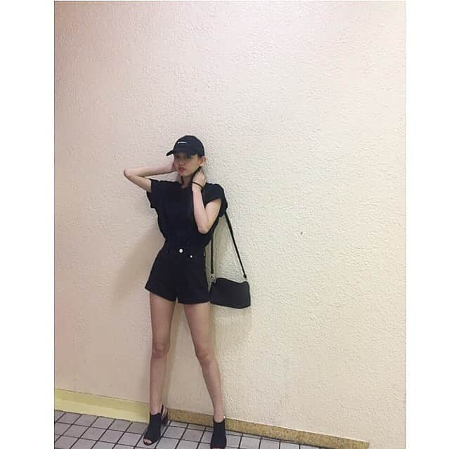 黒木麗奈さんのインスタグラム写真 - (黒木麗奈Instagram)「私服❤️ 帽子 champion  トップス champion  パンツ EGOIST 靴 GU  #全身黒コーデ  #身長172」7月11日 17時45分 - rena__1126