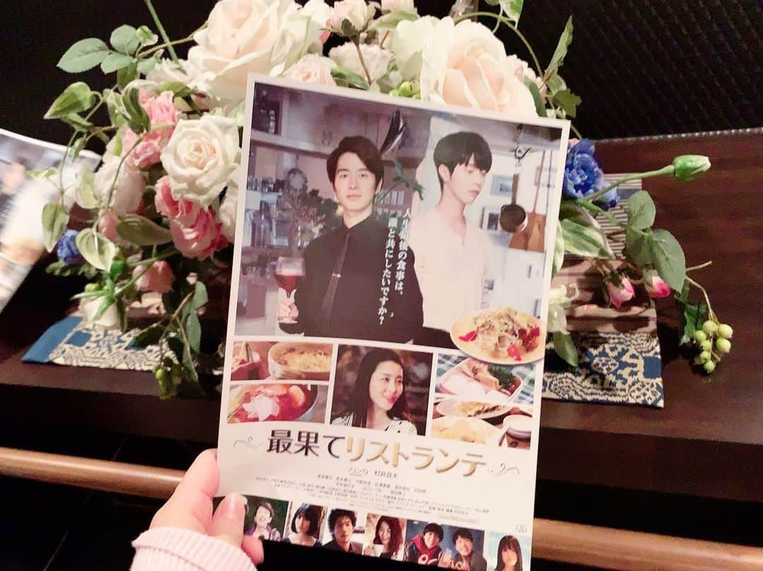 Miku Hirata 平田未来さんのインスタグラム写真 - (Miku Hirata 平田未来Instagram)「吉野石膏株式会社様にご招待いただきまして、 映画 「最果てリストランテ」の試写会に行ってきました🎥 約90分のショートムービーながら、 涙あり笑いありで🤣最後まで楽しめました✨ * 三途の川を渡る前、人生最後の晩餐をとるためのとある小さなレストランを舞台とした物語です💚  自分なら、「最後の晩餐は誰とするかな？」と考えつつも、美味しそうなお料理が度々登場するので、見ているだけでお腹が空いてしまいました🍽😋 * 様々な立場の人が、いろんな思いでここにたどり着くわけですが、みんな最後は納得してドアを開ける(三途の川を渡る)心になっていきます🍴 * 映画を見ていたら、こんな最果てレストランが実際にあるような気がしてしまいました☺️ もしかすると本当にあるのかも…⁉︎ * 人気K-POPグループMYNAME #ジュンQ と今注目の実力派若手俳優 #村井良大 の2人の掛け合いも良かったです😊  最後に、順子役の真宮葉月 さんが試写会の後に来てくださいました。 映画の時と雰囲気は違っていましたが、 とても華奢で素敵な方でした✨  映画「最果てリストランテ」は、吉野石膏特別協力により7月13日（土）より吉祥寺のココマルシアターにて追加上映されます✨ * #最果てリストランテ #映画 #感動  #試写会 #泣ける #映画好きな人と繋がりたい #映画鑑賞  #吉野石膏株式会社 #映画note #映画記録 #朗読」7月11日 17時52分 - miku.hirata