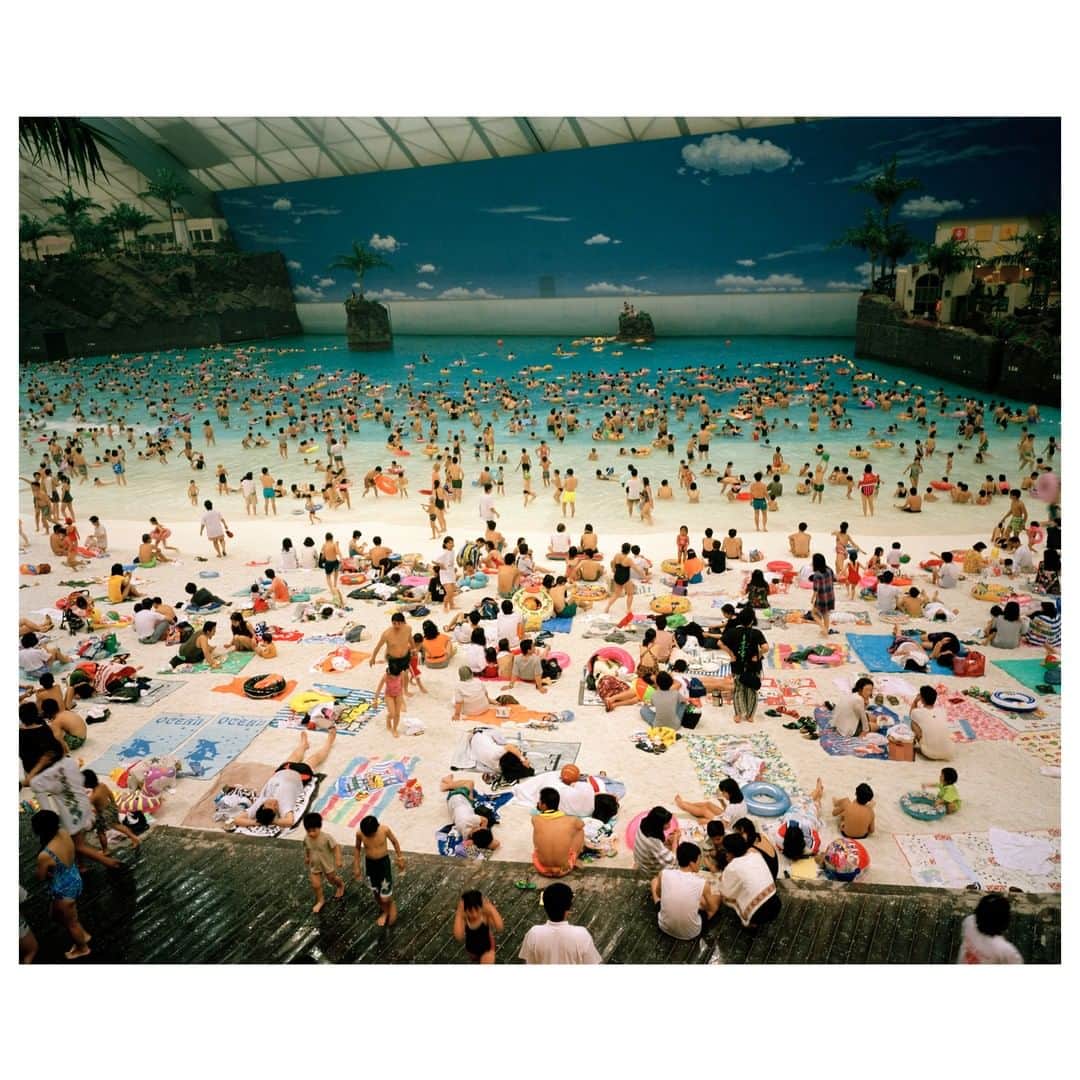 Magnum Photosさんのインスタグラム写真 - (Magnum PhotosInstagram)「@martinparrstudio has been photographing beach life over many decades, documenting all aspects of this tradition including close ups of sun bathers, swimming dips and picnics in the UK, as well as in countries as far apart as Japan, Argentina and Thailand. . The 'Life's a Beach' exhibition demonstrates Parr’s engagement with a cherished subject matter, where all absurdities and quirky national behaviours seamlessly fuse together. . The exhibition is open now at L'Hotel Fonteydre – Centre Photographique in Clermont-Ferrand, France. . PHOTO: The Artificial beach inside the Ocean Dome. Miyazaki, Japan. 1996. . © @martinparrstudio/#MagnumPhotos」7月11日 18時00分 - magnumphotos
