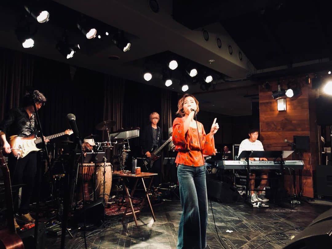 Lisa Halimさんのインスタグラム写真 - (Lisa HalimInstagram)「7.10.2019 A New Me Special Live 🌙 みんな最高な夜にしてくれて  ありがとう！！ 次またもっともっと 楽しいライブしよう！！ 🌱」7月11日 18時01分 - lisahalim