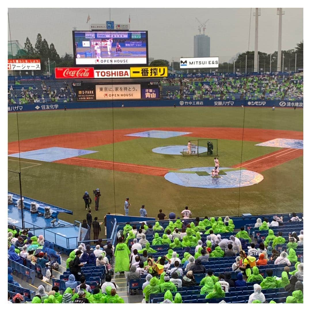 さだまさしさんのインスタグラム写真 - (さだまさしInstagram)「神宮球場小雨☂️ まもな〜🎤 . #東京ヤクルトスワローズ  #明治神宮野球場 #出川哲朗  #さだまさし  #sadamasashi」7月11日 18時07分 - sada_masashi