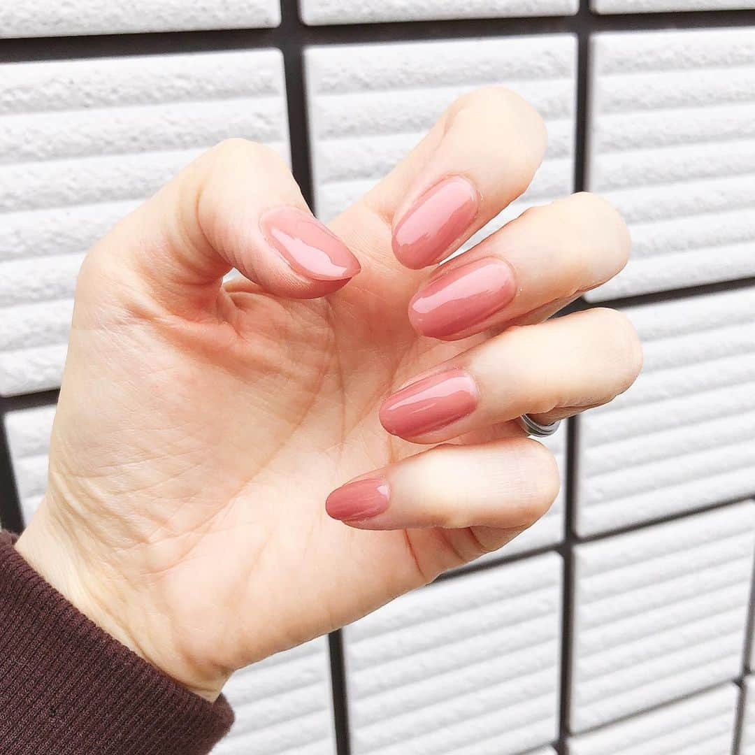 tomomiyu0920さんのインスタグラム写真 - (tomomiyu0920Instagram)「Simple Nail♡ . テラコッタにクリアを混ぜたワンカラーネイル💅✨ . ブラウン系のカラーにクリアを混ぜて透明感を出すのが マイブームです☺️ . 今までのネイルは #tomomiyunail にまとめてあります☺︎ . . . #tomomiyunail  #nail #ネイル #ジェルネイル #ブラウンネイル #テラコッタネイル #シンプルネイル #オフィスネイル #上品ネイル #ピンク #ピンクネイル #シアーネイル #透明感 #locari #4yuuu #bySlife #beaustagrammer」7月11日 18時15分 - tomomiyu0920