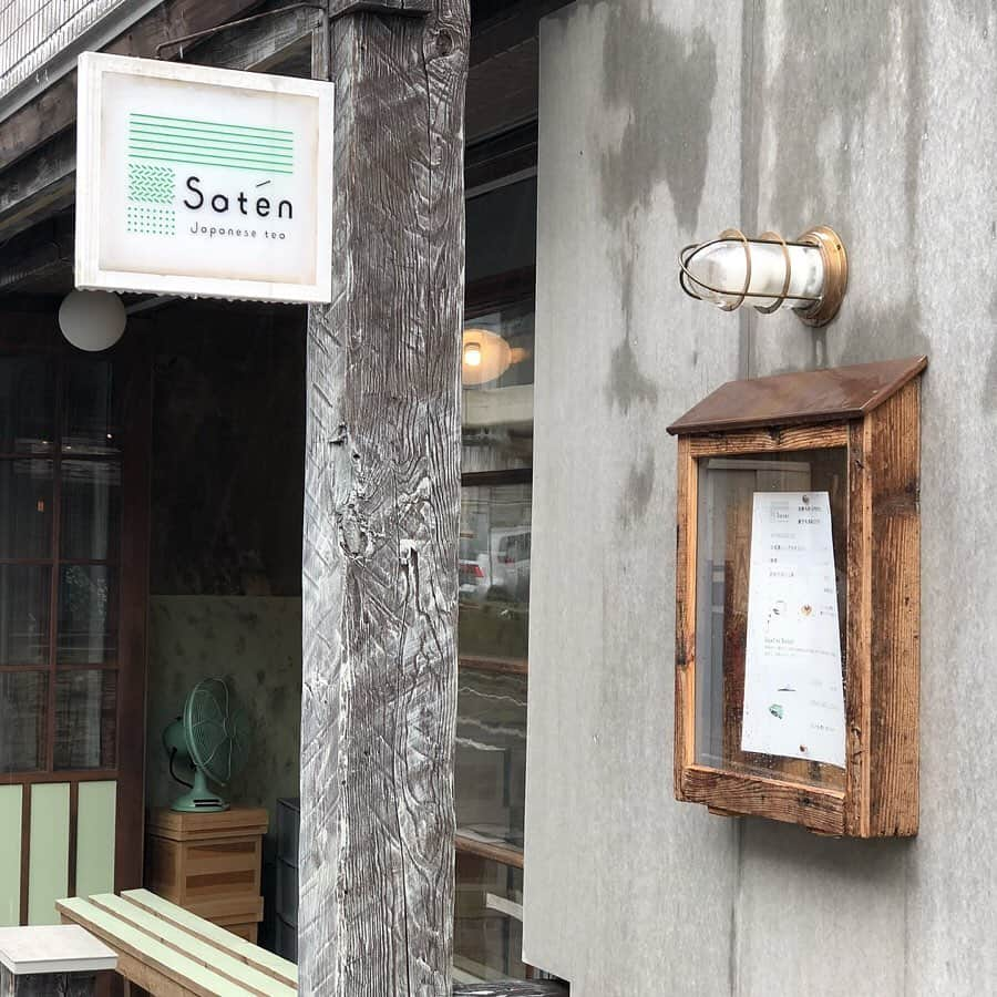 LeTRONC ルトロンさんのインスタグラム写真 - (LeTRONC ルトロンInstagram)「【Satén japanese tea / 東京・西荻窪】﻿ .﻿ 西荻窪駅から徒歩5分にあるカフェ「Satén japanese tea（サテン ジャパニーズ ティー）」は、茶リストとバリスタがタッグを組んだ日本茶スタンド🍵﻿ ﻿ こちらの「アイス抹茶ラテ」は京都府宇治市の製茶辻喜の抹茶を使用し、注文が入ってからお茶を点てて提供をしてくれる本格派！砂糖などの甘味を加えないので抹茶本来の味わいが楽しめます✨﻿ ﻿ また人気スイーツ「抹茶プリン」は、抹茶と甘さのことなる2種類のミルクを使用した三層プリン。抹茶の苦味とミルクの甘さの絶妙なハーモニーを味わうことができます🍮﻿ ﻿ プリンは毎日30個限定なので、お早めに味わいに行ってみてくださいね😋﻿ .﻿ 📍東京都杉並区松庵3-25-9﻿ .﻿ 📷写真・情報提供：@makiko7272さん﻿ 素敵な投稿をありがとうございます✨﻿ .﻿ \ 一緒にルトロンInstagramを盛り上げませんか？🙋‍♀️ /﻿ #ルトロン で素敵なおでかけ体験をシェアしてくれる方を大募集しています♪投稿内容は、Instagramで紹介させていただきます☺️﻿ .﻿ ルトロンのアプリはAppStore、GooglePlay「ルトロン」で検索！﻿ .﻿ #letronc #japanese_food #satenjapanesetea #サテンジャパニーズティー #抹茶プリン #抹茶ラテ #抹茶 #抹茶スイーツ #抹茶好き #抹茶好きな人と繋がりたい #プリン #pudding #プリン部 #プリ活 #プリン好き #スイーツ #スイーツ部 #スイーツ巡り #スイーツ好きな人と繋がりたい #東京カフェ #西荻窪カフェ #カフェ #カフェ巡り #カフェスタグラム #東京グルメ #西荻窪グルメ #グルメ #グルメ女子 #グルメ巡り」7月11日 18時21分 - letronc.m