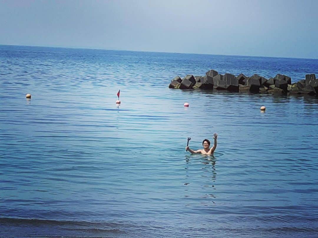 HBC北海道放送アナウンス部さんのインスタグラム写真 - (HBC北海道放送アナウンス部Instagram)「堀内大輝です！ . 溺れているわけではありません。 海、入りました！！ なんだか楽しそうですね。笑 きょうから海開きをしたというあるビーチ🏖 一足早く、夏を満喫☺️ ほぼ貸し切り状態のビーチ、なかなか贅沢でした！ . 一人でどこで何してるの？って思ったあなた、 来週の週末ぶらりサーチをご覧くださいませ！  #週末ぶらりサーチ #ぶらりサーチ #今日ドキッ #hbc #北海道 #海 #海開き #海水浴 #ビーチ #夏 #夏休み 撮影は #アキさん #小橋亜樹 #堀内大輝 #体引き締め作戦実行中  @hbc_horiuchi」7月11日 18時27分 - hbc_announcer