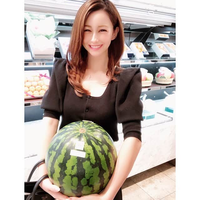 ダレノガレ明美さんのインスタグラム写真 - (ダレノガレ明美Instagram)「スイカ…🍉🍉🍉 スイカみんなで食べない？」7月11日 18時33分 - darenogare.akemi