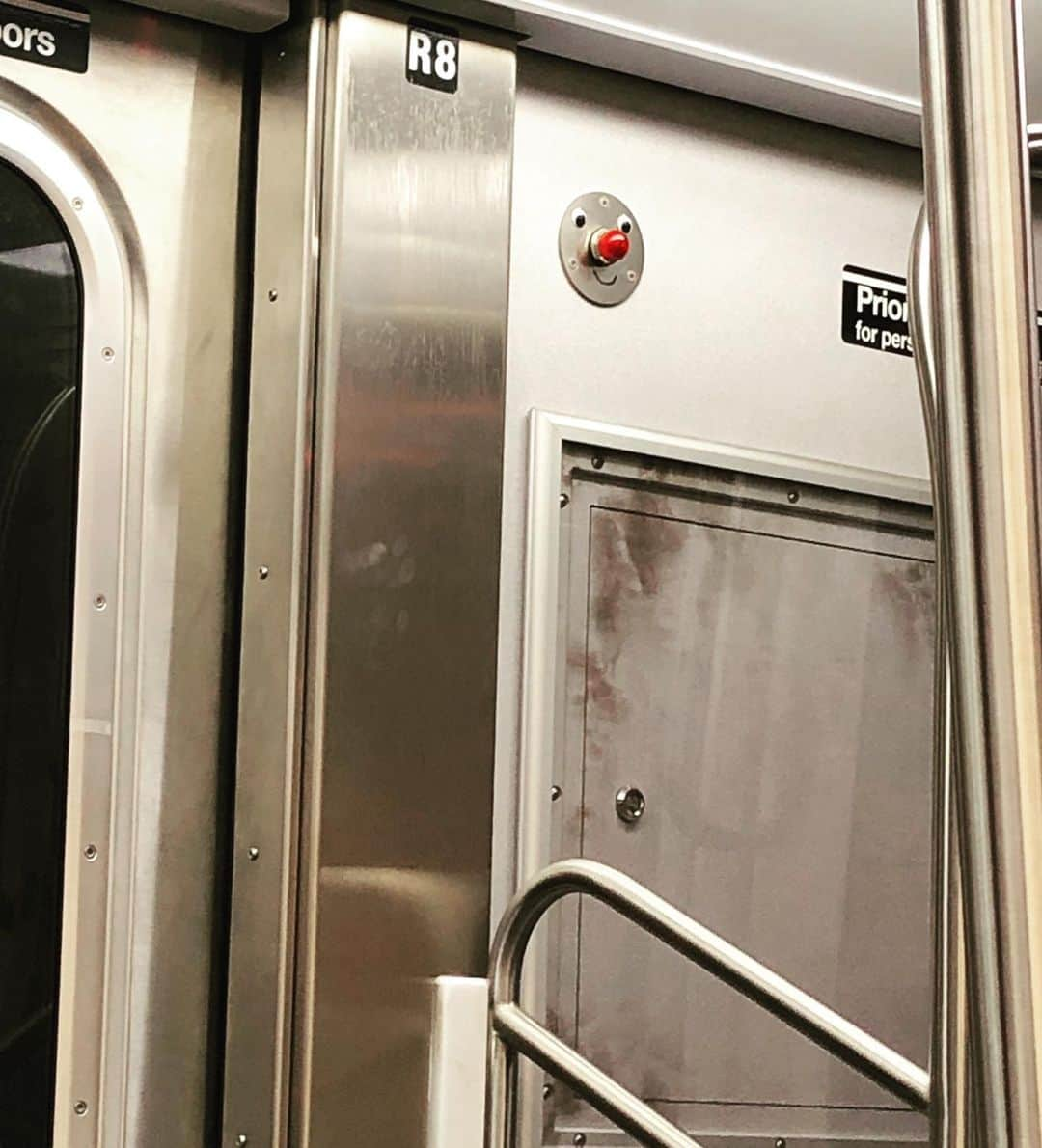 ミッチェル・コリンズさんのインスタグラム写真 - (ミッチェル・コリンズInstagram)「The only good thing to happen to me on the subway in 20 years.」7月12日 0時11分 - michcoll