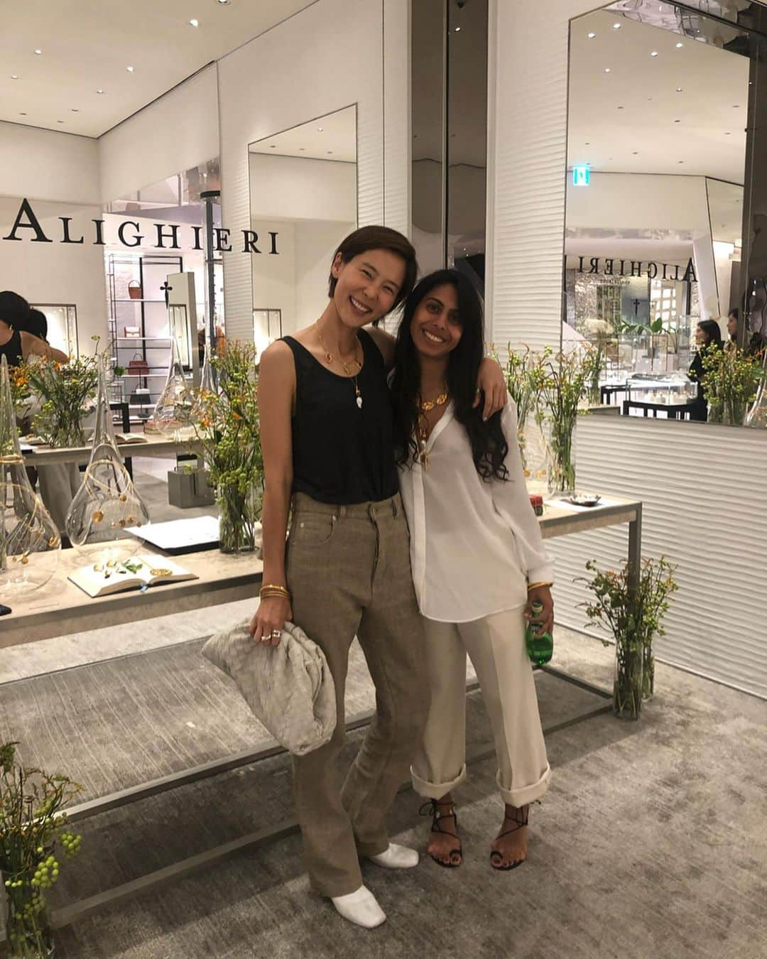 キム・ナヨンさんのインスタグラム写真 - (キム・ナヨンInstagram)「Nice to see U 🌼  영어 장벽을 초월한 만남 ✨ @alighieri_jewellery」7月11日 18時48分 - nayoungkeem