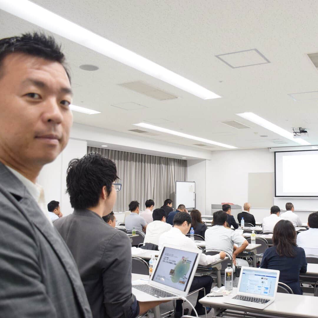 株式会社 新大陸さんのインスタグラム写真 - (株式会社 新大陸Instagram)「. 7/9に開催されたHASセミナーの様子です。 ご来場くださったたくさんのお客様、ありがとうございました。 . 弊社は昨今ニーズが高まっているWebマーケティングについてお話しました。 . “今ドキ”の戦略へのヒントになる情報を凝縮した4時間！住まいづくりに携わる企業様へしっかりお届けできたかと思います。 . 8月には大阪での開催が決定しております。 . 【参加無料HASセミナー・ご予約受付中】 開催日時／8月6日（火）13:30～17:50（開場13:00~) 開催場所／NLC新大阪ビル 地下1階会議室 （大阪市淀川区西中島5-9-5） . 本セミナーの詳細、お申込みは新大陸サービスサイト（ @shintairiku.co.ltd ）をご覧ください。 .  #新大陸 #shintairiku #SNS #マーケティング #ウェブマーケティング #SNSマーケティング #浜松 #東京 #大阪 #福岡 #セミナー #セミナー開催 #アクトシティ #講習 #講演 #無料 #HAS #リフィード #ハイアスアンドカンパニー #グローイング #ダンドリワークス #ブレインマークス #イオグランツ」7月11日 18時53分 - shintairiku.co.ltd