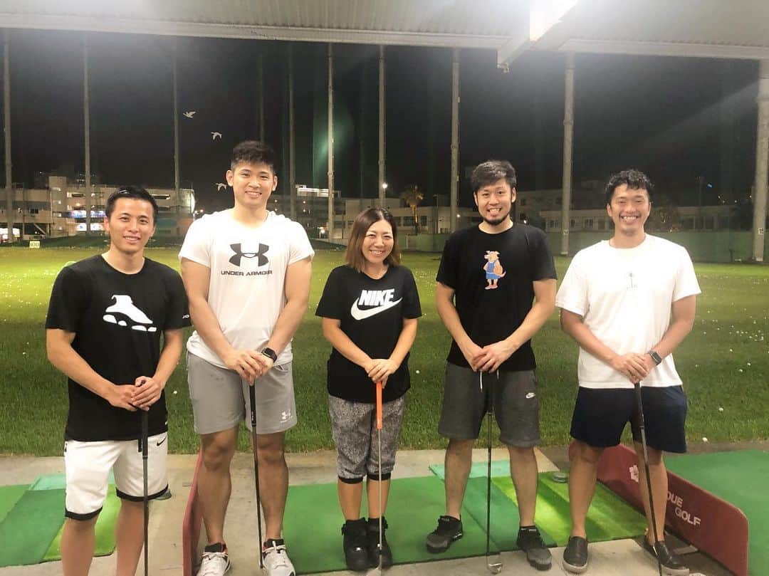 のインスタグラム：「*** みんなでゴルフ⛳️ . またまた、千葉ジェッツふなばしの選手の方とお会いする機会がありました！教えるのあんまり上手じゃないけど、みんな一生懸命練習してたし、ゴルフを楽しい！って言ってくれたのが嬉しかったです😊 . 他の競技の選手と交流できて、一緒にゴルフを楽しめるっていいですよね！！ . がーじゅー、田口くん、富樫くん 原くんありがとう⭐️⭐️⭐️ . 来シーズンの活躍を楽しみにしてます♪ . #みんなでゴルフ練習  #楽しかった #出会いに感謝 #バスケットボール選手 #千葉ジェッツふなばし #富樫勇樹 くん #原修太 くん #田口成浩 くん #多田我樹丸  #みんな良い人でした」
