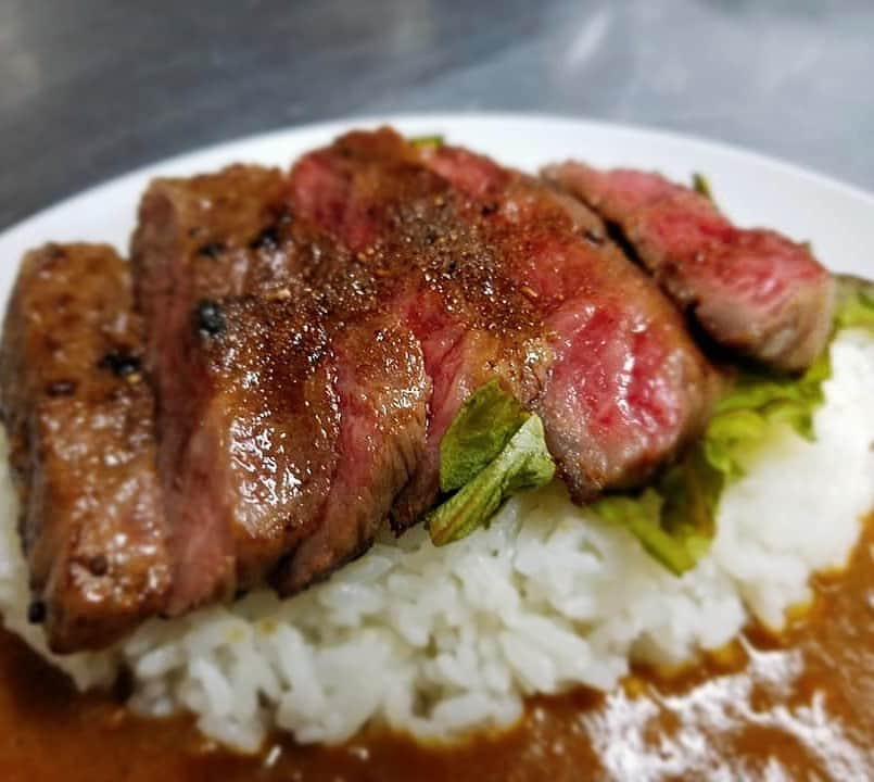 チキン南蛮カレーのルウ王子さんのインスタグラム写真 - (チキン南蛮カレーのルウ王子Instagram)「肉好きに大反響！みやざきハーブ牛ステーキカレーにマキシマムを使用で美味さ倍増！！美味すぎて止まらなくなルウ！ステーキカレー最高てげうまルウ！ ★ ★ #ステーキカレー #みやざきハーブ牛 #難波 #カレー倶楽部ルウ #相互フォロー#フォロバ#肉好き #宮崎 #都城 #福岡  #麻婆野菜カレー #大阪 #ステーキ #鹿児島 #熊本 #大阪駅 #京都 #清水寺 #大阪カレー #肉 #梅田 #守口 #宮崎ランチ  #大阪駅前第3ビル #大阪ランチ #いいねした人で気になった人フォロー #カレー好きな人と繋がりたい #カレー #二年坂」7月11日 18時54分 - currynoprince