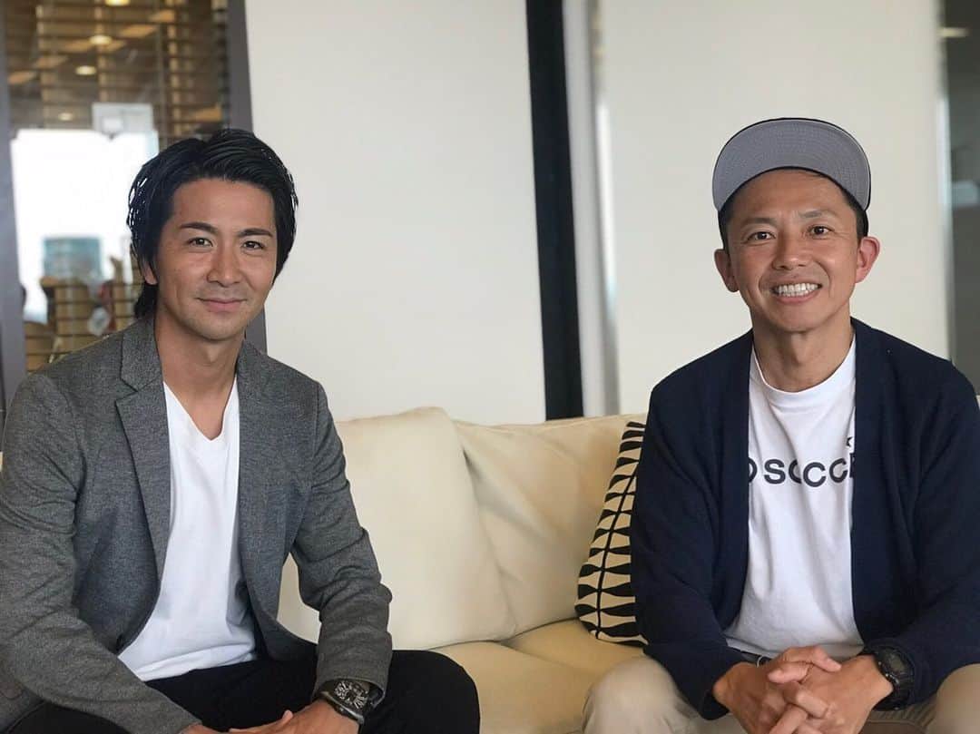 のインスタグラム：「・ GAKU-MCさんのラジオ収録に行ってまいりました！ アフリカにいる時も出演させてもらった番組。 それにしてもGAKUさんのサッカー熱凄い（笑） ・ ・ #ラジオ #gakumc #放送日は決まり次第報告します #ザンビア帰国日迫る #まだいるという見方も」