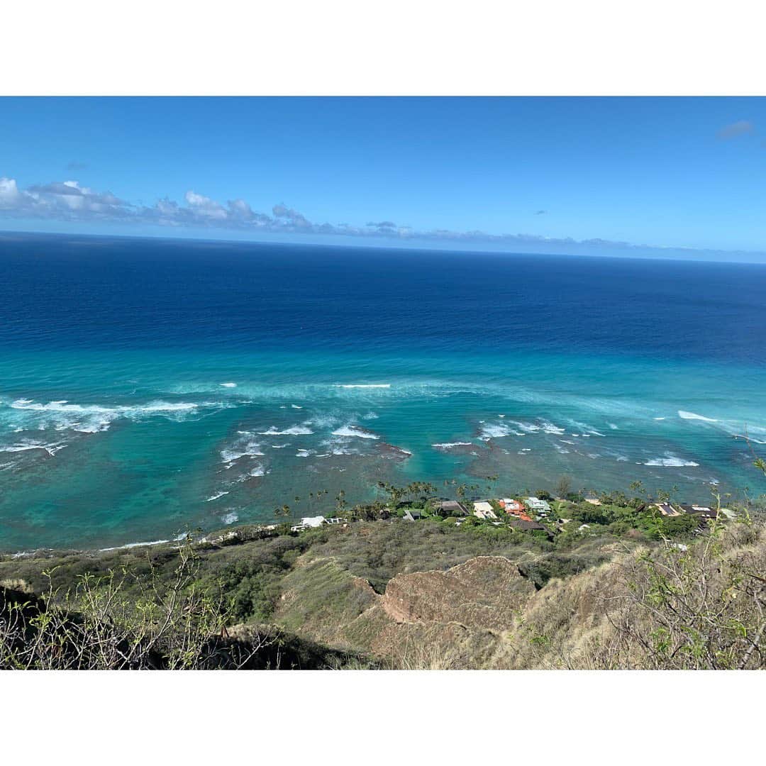 伊藤弘美さんのインスタグラム写真 - (伊藤弘美Instagram)「☺︎﻿ ﻿ ダイヤモンドヘッドにも登ってきました！﻿ ﻿ ここからの景色もとても綺麗〜✨﻿ ﻿ 朝から海やプールにも行き﻿ アクティブな旅行でした🏖﻿ ﻿ #hawaii #oahu #diamondhead #niceview #ハワイ #ハワイ旅行」7月11日 18時57分 - hiromi_ito831