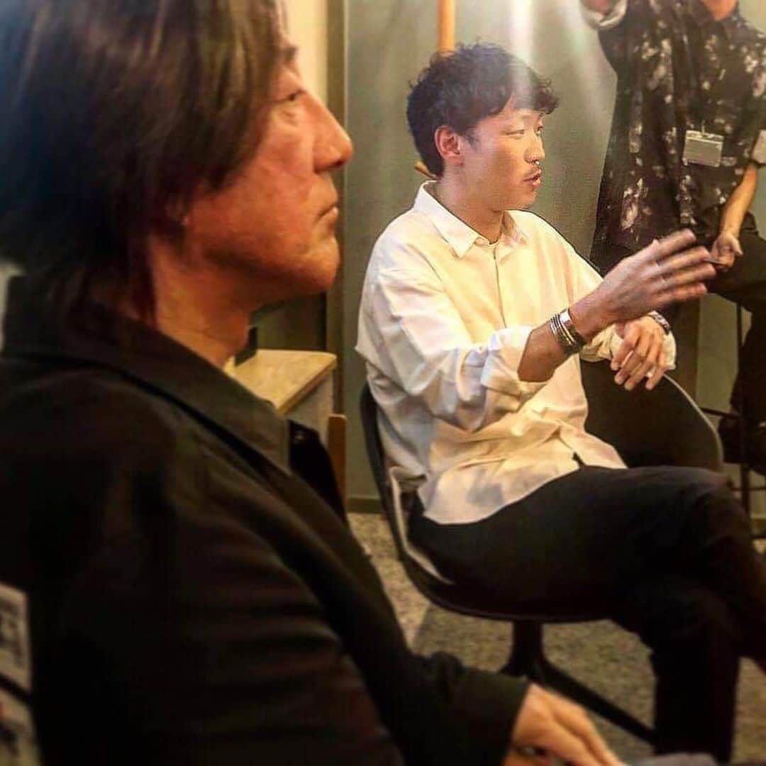 谷正人のインスタグラム：「昨夜はリステア高下さんと、今、CMで話題の #タイムバンク のタイムマーケティング社の営業社員向けセミナーをしました。 自分の会社の社員や学生向けセミナーはよくやっていますが、異業種の方々に行なうセミナーはこちらも刺激的で新鮮でした。 どんな相手にでもわかりやすく、本質的な話ができるようになるトレーニングですね。 #タイムバンク #サンケツ #wework」