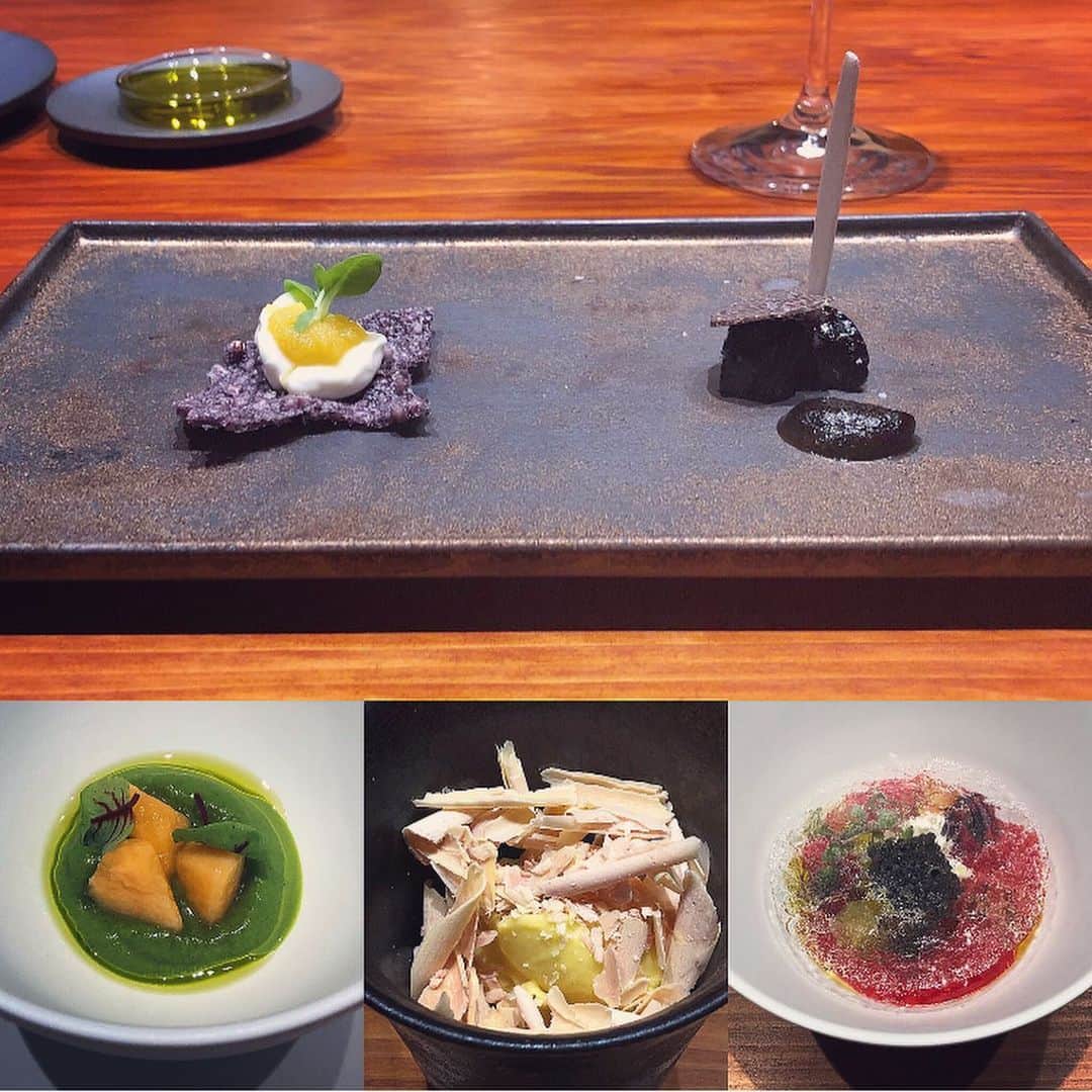 榊山敬代のインスタグラム：「🍽🍷✨… ・ 山口県のフィナーレは食のひとコマにて 感性と味覚の美しかったひとコマの記録  器がタイプでしたところ 東京のリストランテでもお見かけしたことのある器でしたので たずねてみましたところ  同じ有田焼の器でして 一般では販売されていないこだわりも同じでして 益々こちらの器が欲しくなるのでした  画像一枚目はアミューズのひとコマと  画像二枚目はメインからデザートにて  トウモロコシ＋フォアグラ トマト＋アメリカンチェリー 穴子＋ビーツなど  細密画のような口当たり ・ ・ 🍅🌽🍒#ごちそうさまでした 🙏… ・ ・ ・ #山口 #yamaguchi #旅ごはん #dinner #food #フレンチ #モダンフレンチ #French #modernFrench #tomato #トウモロコシ #foiegras#corn #穴子 #Cherry #栄養補給 #器 #有田焼  #価値観 #見つめる #旅の記録 #美食 #日本画家 の #外出こんなもん ・ ・」