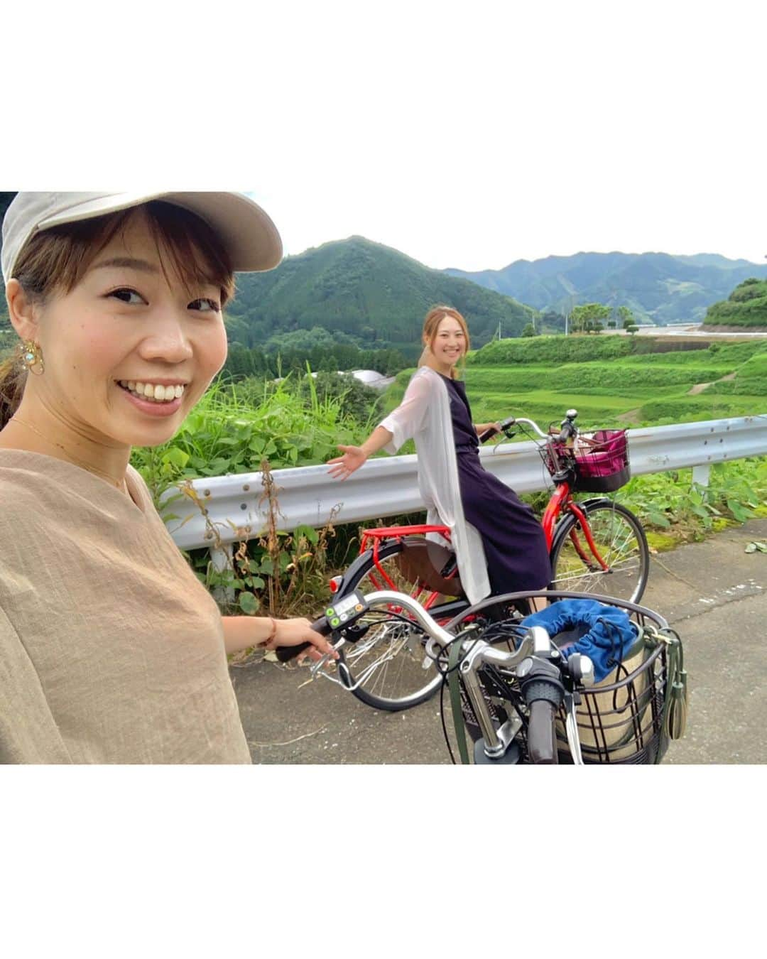 中橋舞さんのインスタグラム写真 - (中橋舞Instagram)「. 熊本チョピっとと宮崎旅行✈️ 現地集合現地解散の旅w . . 熊本空港で集合してくまモンと写真を撮って📸 いざ #高千穂峡 へ！！ 高千穂は神話が伝わる地！ 現地の方にたくさん解説もしてもらって興味深かった！！ しかも神様みんななんかお茶目で。 . . 高千穂についてからはサイクリング🚲 約15kmは走ったけど🚲気持ちよかったな💖 緑いっぱい、空気も綺麗で❤️ . . 念願の高千穂峡は増水のためボートには乗れなかったけれど😭 ステキな景色が広がってて、心が癒される✨✨ . . #天岩戸神社 と #天安河原 にも🚲 天安河原は暗い時間だったからか？なんか怖くてふたりでワーワー言いながら早歩きで帰るw . . 美味しいものも初日からたくさん食べました❤️ お昼は熊本で馬肉ざんまい🐴❤️ 夜はなんと日本一に2年連続なっている #高千穂牛 おいしかったなぁ🤤 . . #宮崎旅行 #高千穂峡 #高千穂 #神々の土地 #宮崎 #熊本  #サイクリング #タビジョ #まいタビ . . 宮崎旅行記... つづく❤️ 虫は嫌いやけど、年々自然が好きになる❤️ . . 旅アカウント→→ @maichan12121212」7月11日 19時09分 - mai_nakahashi