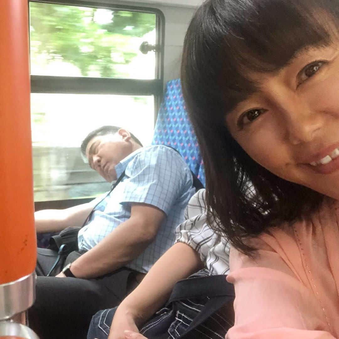 田中律子さんのインスタグラム写真 - (田中律子Instagram)「朝から『路線バスで寄り道の旅』ロケー🚌🚌🚌 番組7年目にしてついにパリロケです🙌  って言いたいくらい、ベルサイユ宮殿のような、ネオバロック様式の西洋宮殿🏰明治42年に東宮御所として建てられた、迎賓館✨  もー、本当に素敵なとこでした❤️ #路線バスで寄り道の旅  #バス旅🚌  #テレビ朝日 #徳さん安定の爆睡  #赤坂 #迎賓館 #パリみたいね  #パリじゃないよ」7月11日 19時18分 - ri2kotanaka