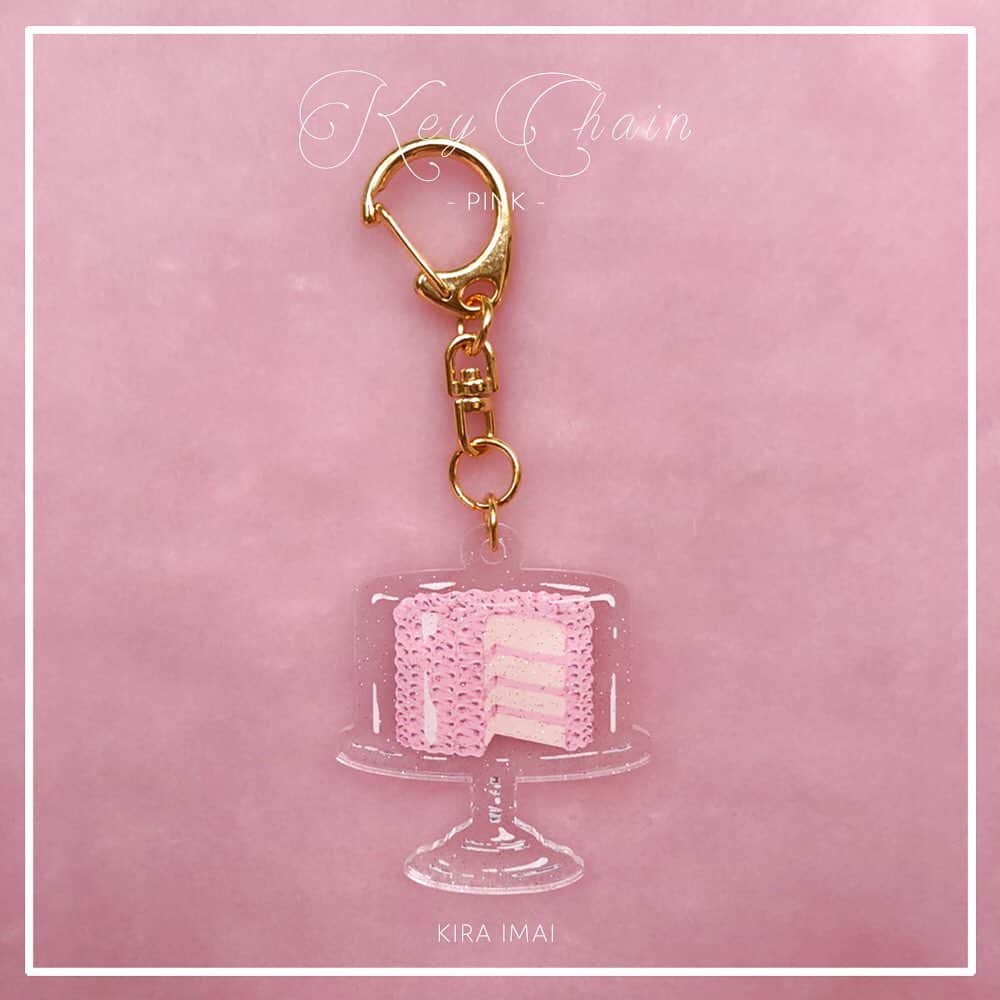 今井キラのインスタグラム：「New🎂﻿ キーチェーン﻿ ピンク﻿ ﻿ ケーキドーム型のラメ入りキーチェーン✨﻿ ﻿ 7/17-7/23 ﻿ Etoile et Griotte POP-UP STORE﻿ 伊勢丹新宿店本館2階=イセタンガール﻿ #sweetheart_cakery」