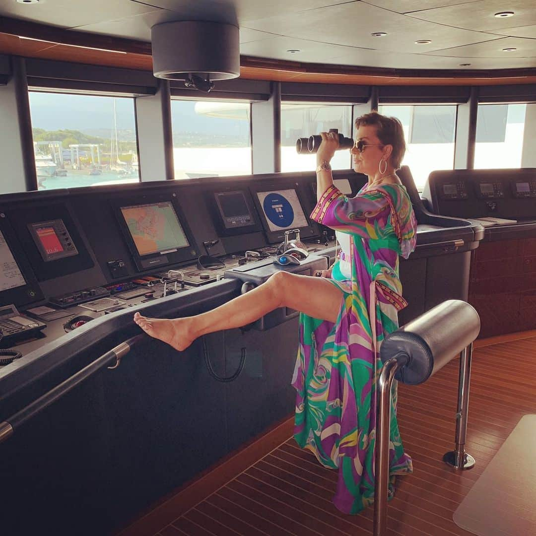 クリス・ジェンナーさんのインスタグラム写真 - (クリス・ジェンナーInstagram)「OK, Well, Someone has to drive the ship.」7月11日 19時22分 - krisjenner