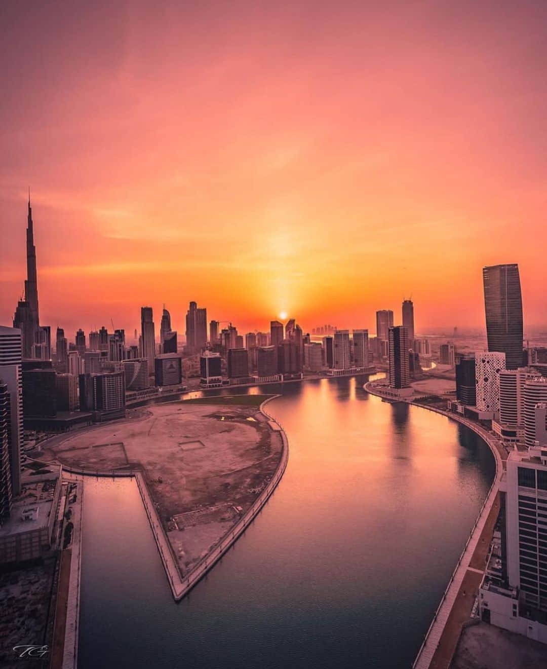 ドバイのインスタグラム：「Summer Sunrise #Dubai 📷:@tgfromdubai」