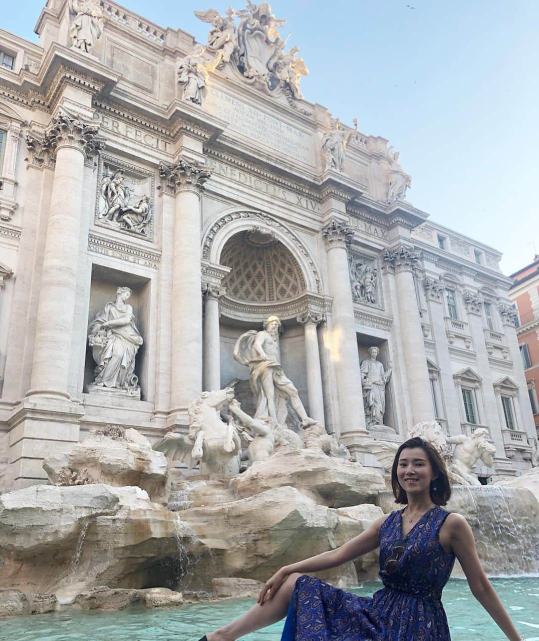 彩星りおんのインスタグラム：「my favorite place in Rome﻿ ﻿ 1. Trevi Fountain (Italian: Fontana di Trevi)﻿ Our B&B was five steps from Trevi. So I went there every super early morning with my early bird👧🏻😂﻿ ﻿ ローマ備忘録つづき。﻿ 滞在先がトレビの泉から1分の場所だったので、起きたらまずこちらへ。﻿ 禁止になったのかな？誰もコインは投げてませんでした。﻿ 警察官の眼光鋭く、治安の面では思ったより安心して過ごせました。﻿ 沢山の観光客に混ざって、私も負けじとポーズを。もっと思い切ればよかった。﻿ ﻿ トレビの泉、お気に入りスポットになりました💓﻿ ﻿ #トレビの泉﻿ #ローマ﻿ #trevifountain ﻿ #rome﻿ #travel ﻿ #italy ﻿ #fontanasitrevi」