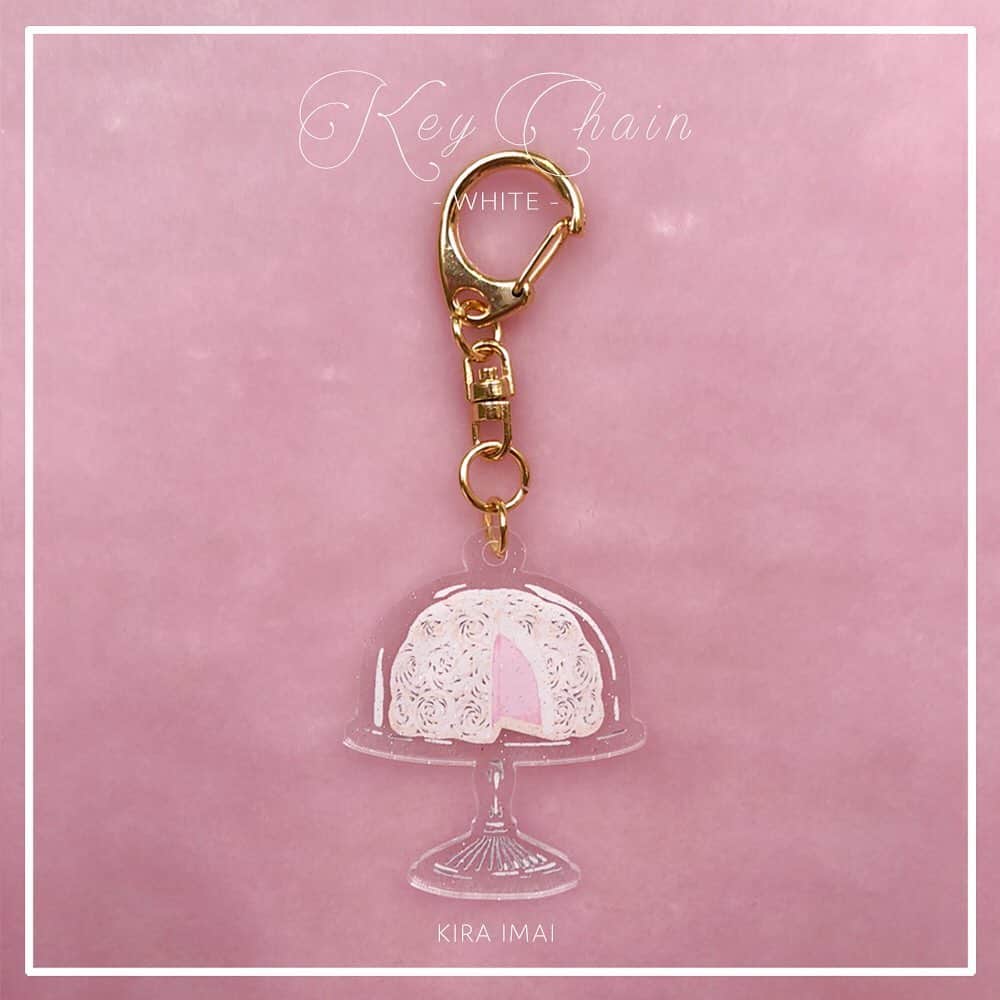 今井キラのインスタグラム：「New🎂﻿ キーチェーン﻿ ホワイト﻿ ﻿ ケーキドーム型のラメ入りキーチェーン✨﻿ ﻿ 7/17-7/23 ﻿ Etoile et Griotte POP-UP STORE﻿ 伊勢丹新宿店本館2階=イセタンガール﻿ #sweetheart_cakery」