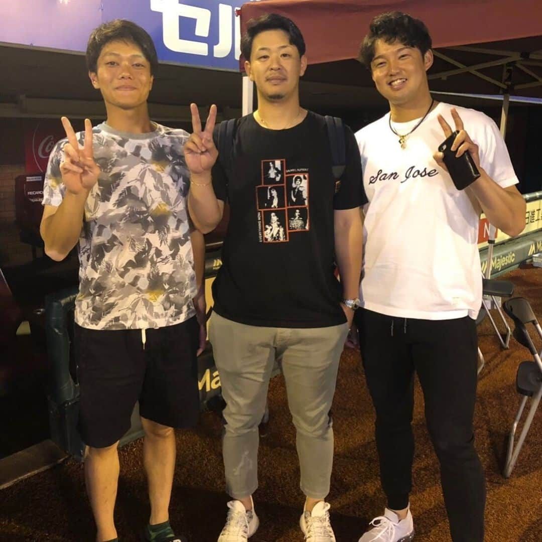 森原康平のインスタグラム：「. . . ひでさんかーくんと📸✌️ . . #rakuteneagles  #浅村栄斗 #田中和基 #森原康平」