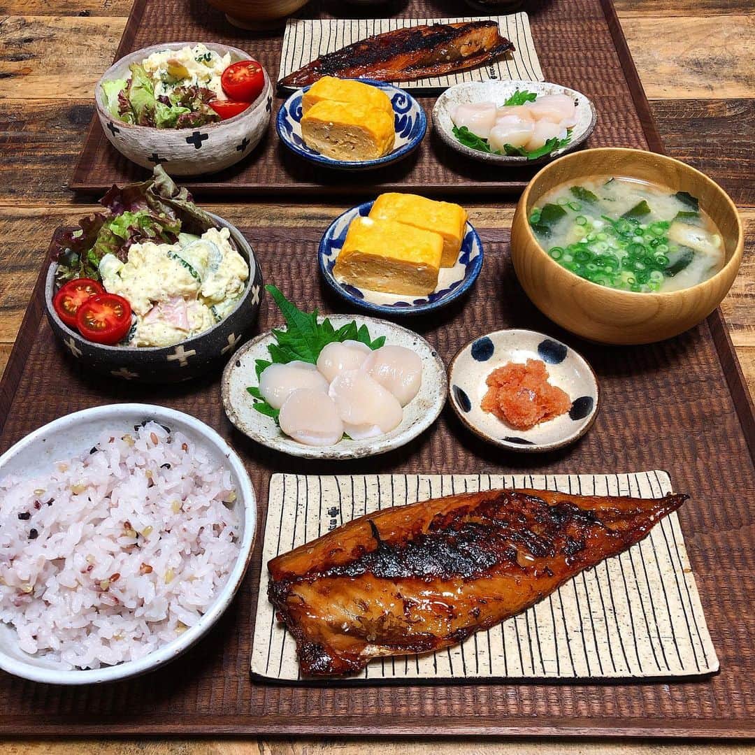 chaako ちゃあこのインスタグラム：「2019.7.11 * * 今日の晩御飯٩(๑❛ᴗ❛๑)۶ * ＊鯖みりん ＊ポテトサラダ ＊出汁巻き卵 ＊帆立貝柱のお刺身 ＊明太子 ＊玉葱とわかめのお味噌汁 ＊雑穀米入りごはん * でした(๑´ڡ`๑) * 今日は和食です。 カレーが2日続くと魚が食べたくなるー。 * 鯖みりんの他は久しぶりのポテトサラダとか。 野菜が足りない事に気付いたので、ポテトサラダと一緒にサニレタ、レタスを下にこんもりと敷いてます♡ * * * #あなたの番です が待ち遠しくて、日曜日に早くならないかなーって毎日思ってます(￣m￣*) * 黒幕？誰なんだろう… 真相が気になって仕方ありませんo(>ω<*)o * チェッカーズの♬オーマイジューリア♬が既にトラウマです(笑) * * *」