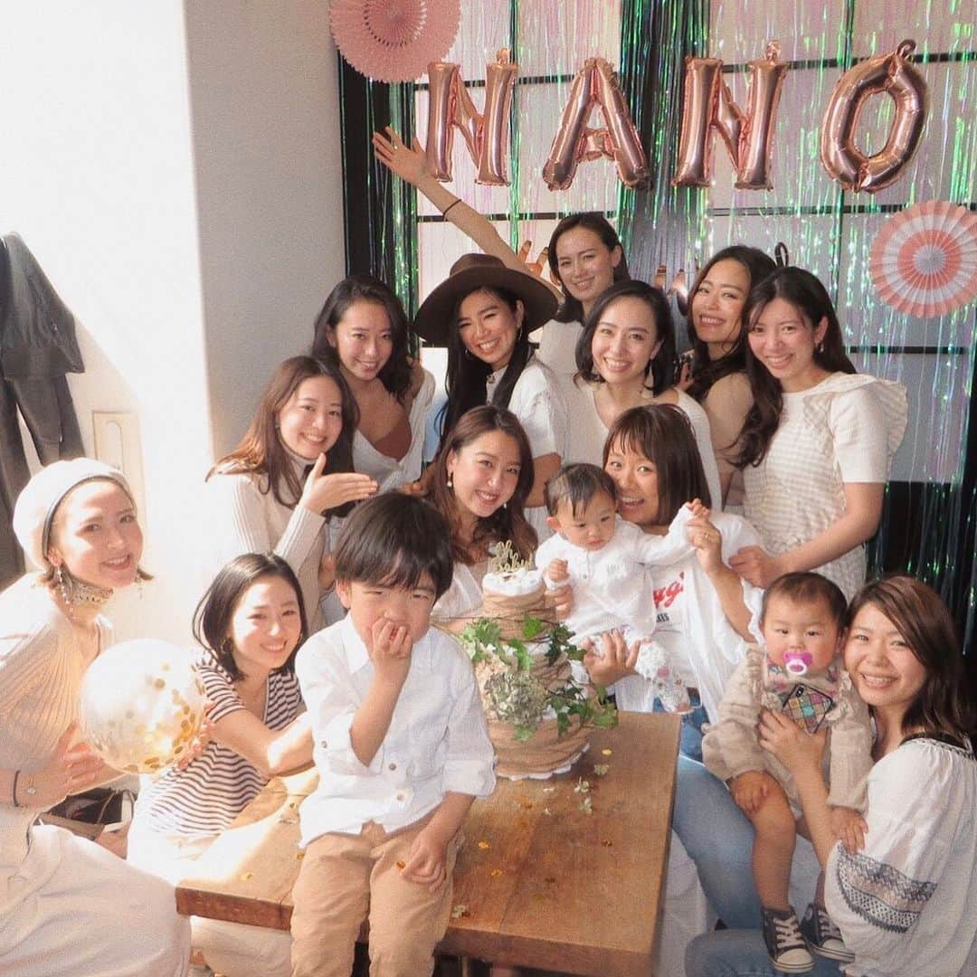 斎藤菜々子さんのインスタグラム写真 - (斎藤菜々子Instagram)「. 3ヶ月前のbabyshower👶 ついこの前のことだけどもうすでに懐かしい🥺 背景には「NANO」って文字が🥺❤️ 妊娠がわかってからすぐお腹の子に「NANO」って呼びかけてた私達👱🏼‍♀️🧔🏽 男の子か女の子かもわからない時期から ずーっとなのって呼んでたからみんなもなの〜👶 ってお腹に声かけてくれてたなぁ❤️. 大好きな友達との大切な思い出🥰 . #babyshower #ベビーシャワー #臨月」7月11日 20時05分 - nanacoco.7