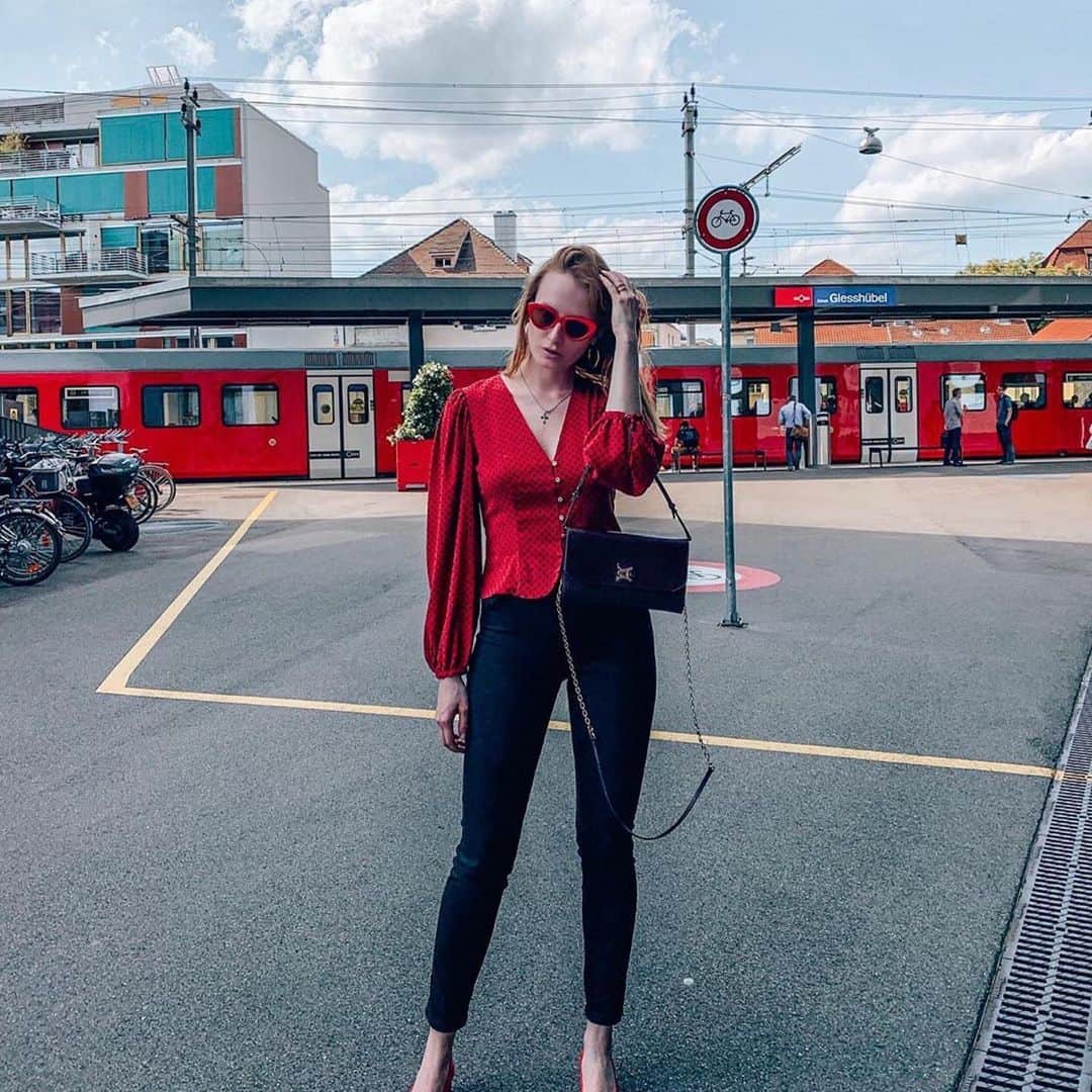 ANTEPRIMAさんのインスタグラム写真 - (ANTEPRIMAInstagram)「#Repost @gruzinaolga ・・・ Taking picture and trying to match my outfit with a coming train❤️ Wearing my new @everlane 👠👠 • • • • #red #outfit #matchymatchy #look #swissblogger #zurichmodel #photographerzurich #fashioninfluencer #zurich #igerszurich #mylook #zara #everlaneshoes #everlane #anteprima #アンテプリマ」7月11日 20時05分 - anteprimaofficial