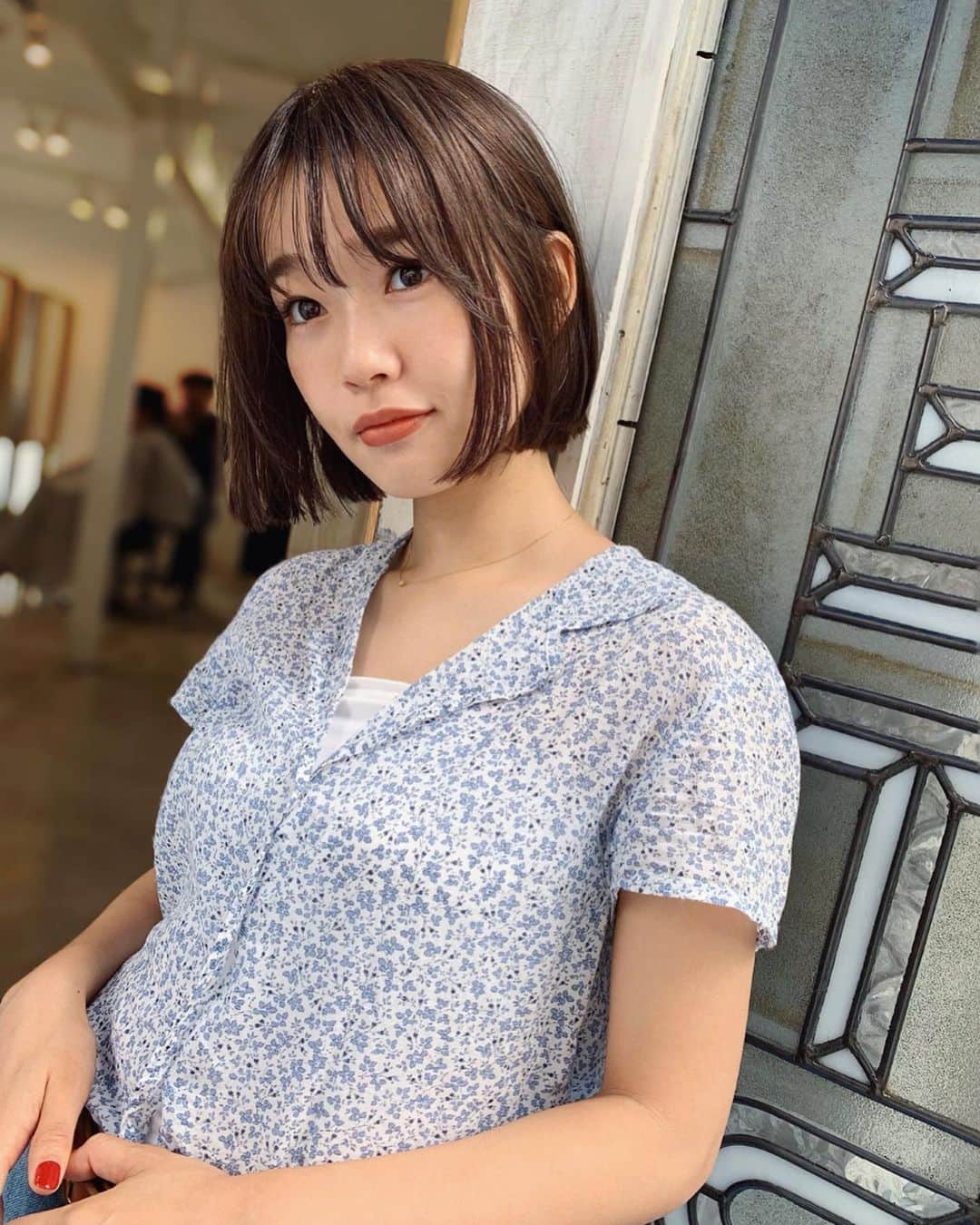 猪鼻ちひろのインスタグラム：「✂️🧒🏻✂️ I got a hair makeover! 久々に、バッサリすっきり！  #ちひろの美容 #ちひろのヘアメイク #髪の毛 #マツエクデザイン #ちひろのお洋服 #コスメ など  #全て詳しくはブログに載せました♡ #イメチェン #写真も大量に @souman_natsuko #いつも沢山撮ってくれるの #ありがとう ♡」
